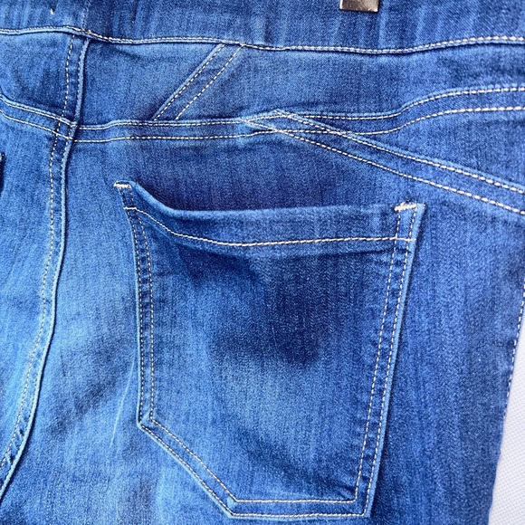 ALTAR'D STATE Woman's Large Pull on Soft Flared Jeggings Mid Wash Stretchy - Picture 10 of 14